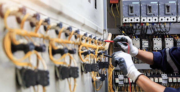 Professional Electrician technician working in La Homa, TX